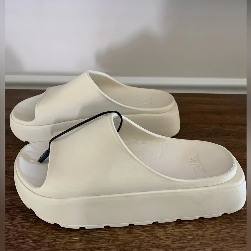 ZARA PLATFORM SLIDE SIZE:39 (USA 8) EUC